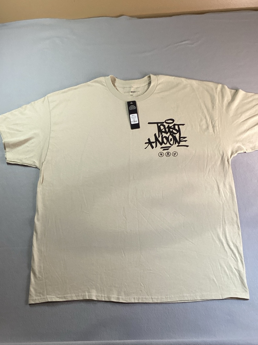 NWT Fashion Nova Men Trust No One Cobra Graphic Tee Tan XXL